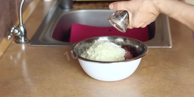 хрустящие беляши с мясом на дрожжевом тесте