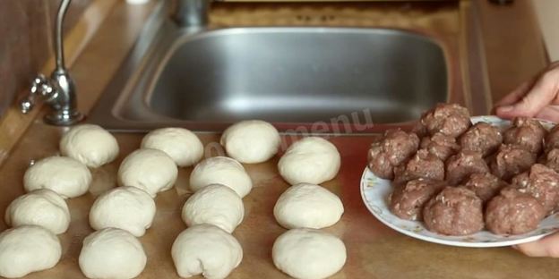 хрустящие беляши с мясом на дрожжевом тесте