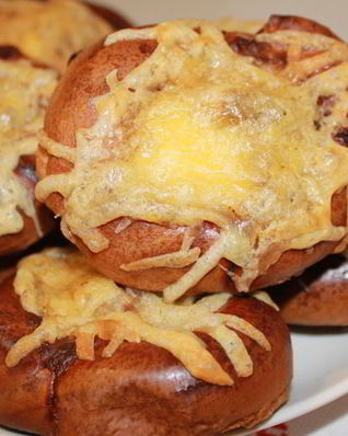 Ленивые беляши под сырной шапочкой