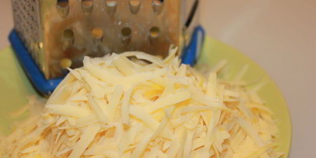 ленивые беляши под сырной шапочкой