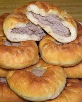 Простые беляши с мясом на дрожжах