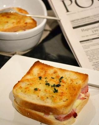 Бгорячие бутерброды с ветчиной Крок-месье