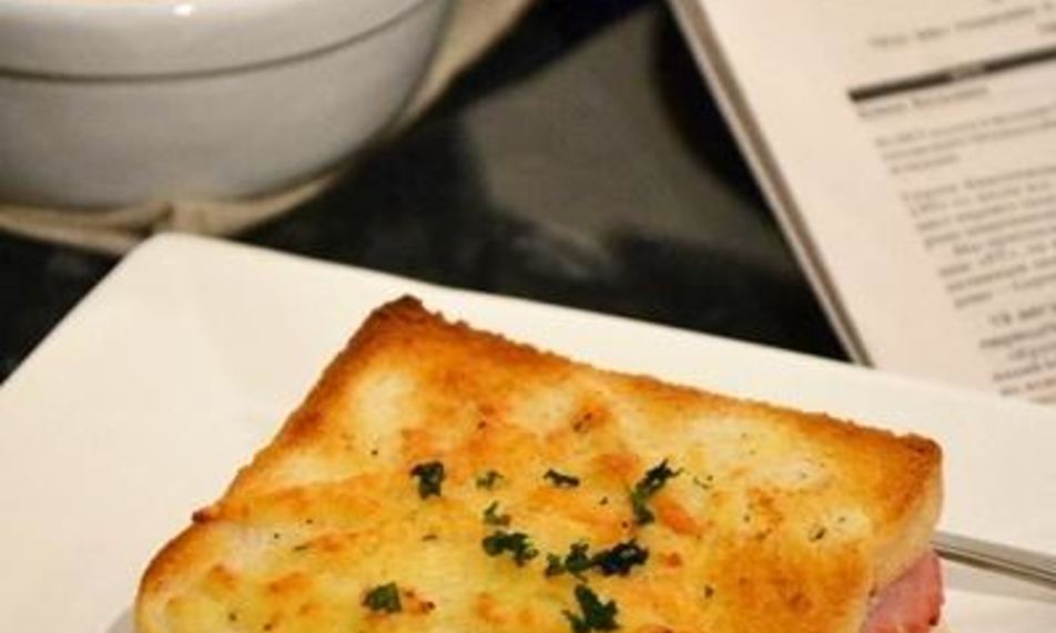 Рецепт бгорячих бутербродов с ветчиной крок-месье