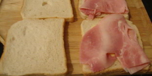 бгорячие бутерброды с ветчиной крок-месье