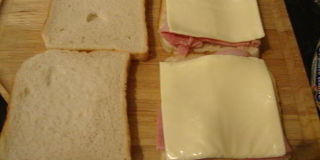 бгорячие бутерброды с ветчиной крок-месье