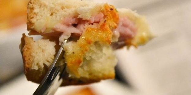 бгорячие бутерброды с ветчиной крок-месье