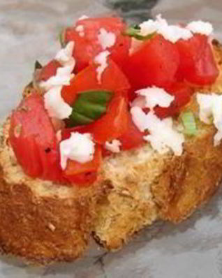 Брускетта — итальянские горячие бутерброды с помидорами и сыром