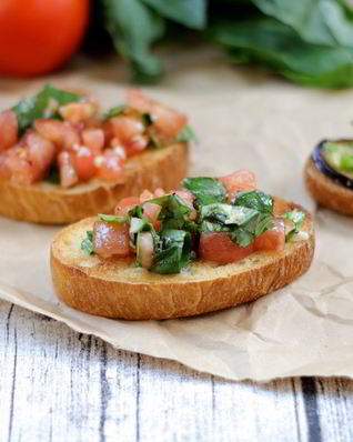 Брускетта с баклажанами и помидорами