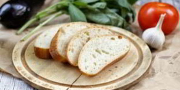 брускетта с баклажанами и помидорами