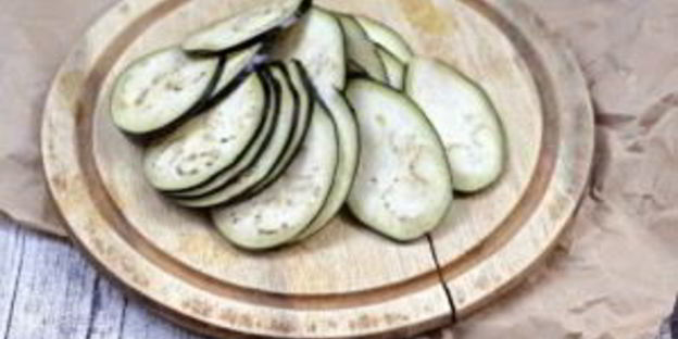 брускетта с баклажанами и помидорами