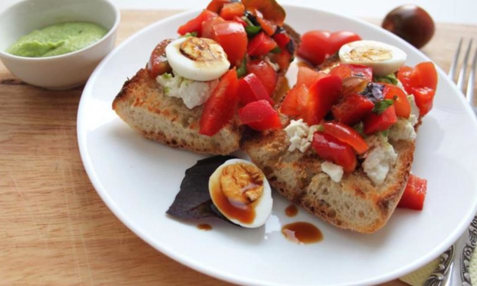 Рецепт брускетты с домашним соусом песто