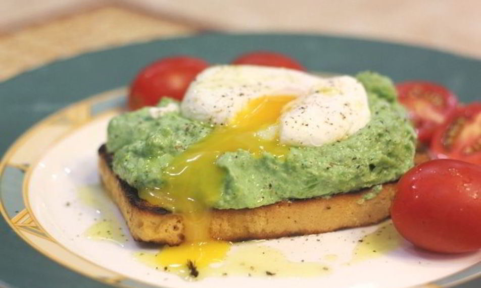 Рецепт брускетты с фасолью и яйцом пашот
