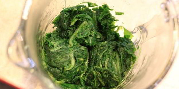 брускетта с фасолью и яйцом пашот