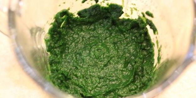 брускетта с фасолью и яйцом пашот