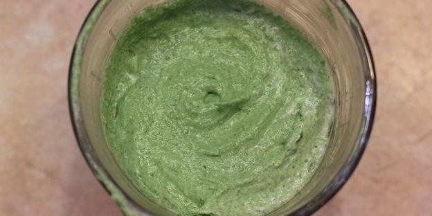 брускетта с фасолью и яйцом пашот