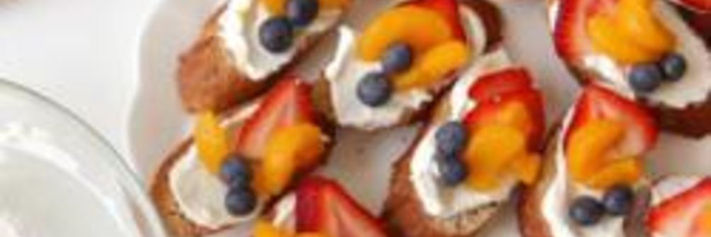 Брускетта с фруктами