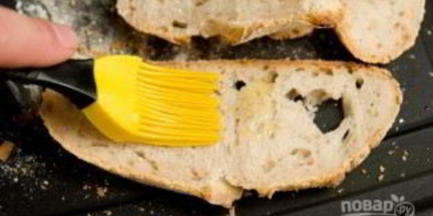 брускетта с грушей, сыром и орехом