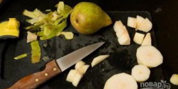 брускетта с грушей, сыром и орехом