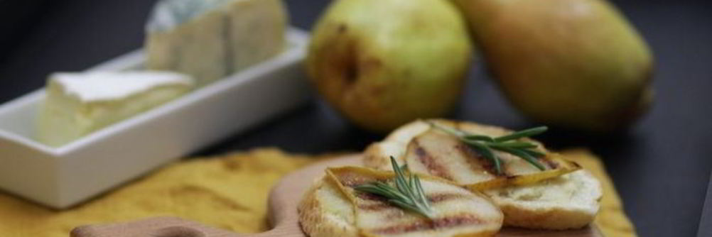 Брускетта с грушей