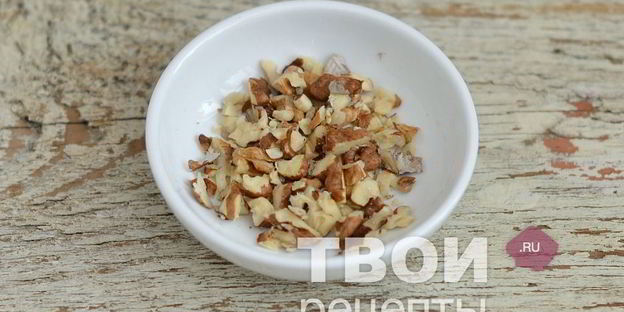 брускетта с козьим сыром и грецкими орехами