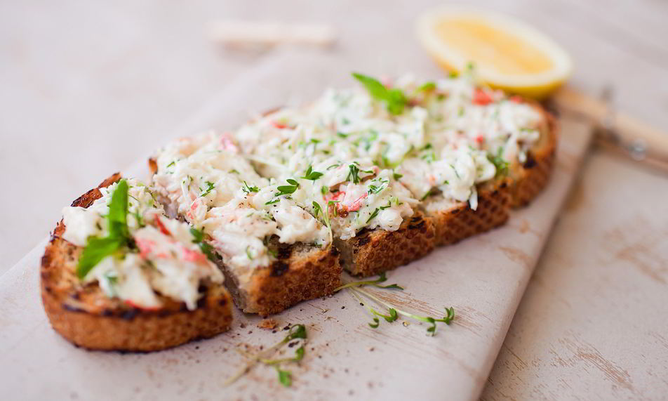 Рецепт брускетты с крабом