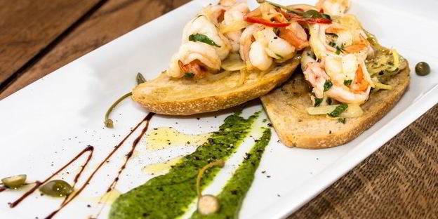 брускетта с креветками