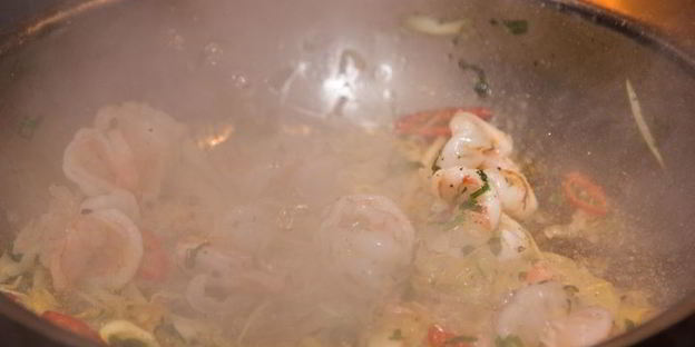 брускетта с креветками