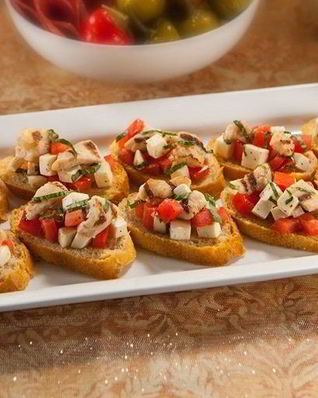 Брускетта с курицей
