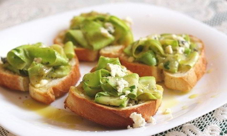 Рецепт брускетты с маринованным цуккини