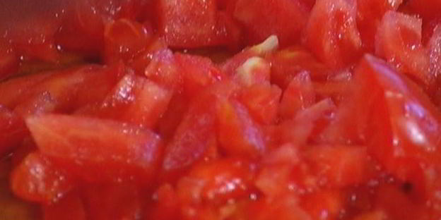 брускетта с моцареллой, помидорами и базиликом