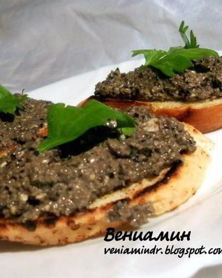 Брускетта с оливковой пастой