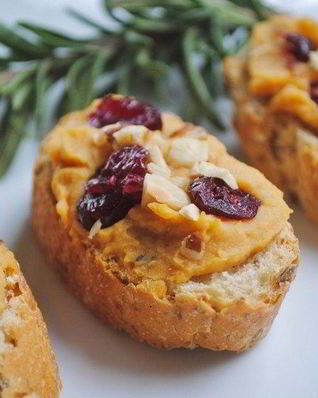 Брускетта с орешками