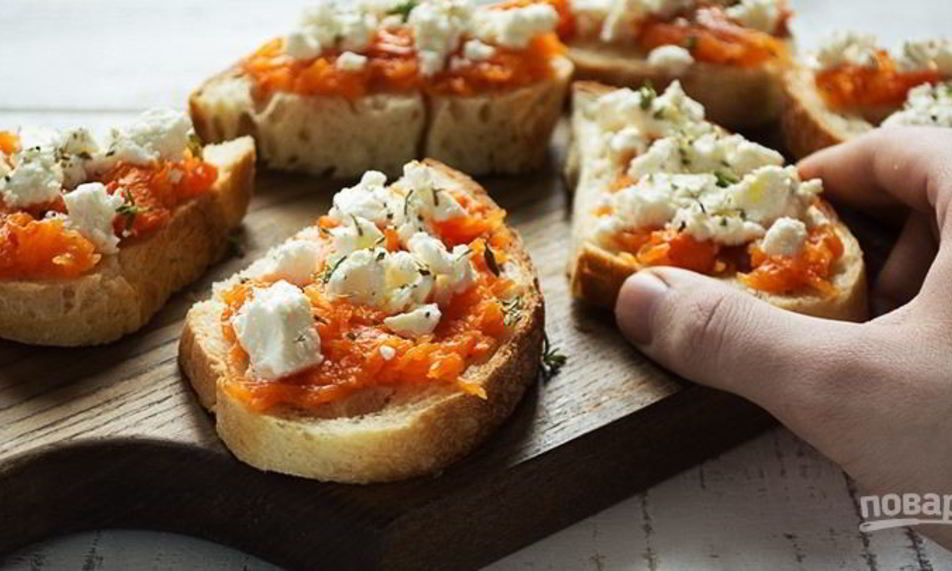 Рецепт брускетты с печеной тыквой и фетой