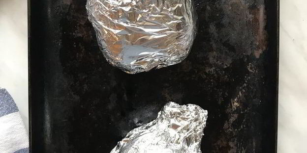 брускетта с печеным перцем и сыром