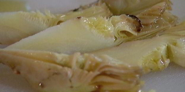 брускетта с помидорами-гриль и артишоками