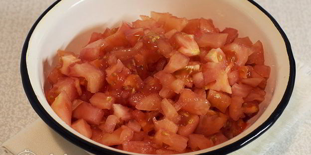 брускетта с помидорами и чесноком