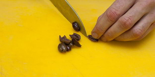 брускетта с помидорами и оливками