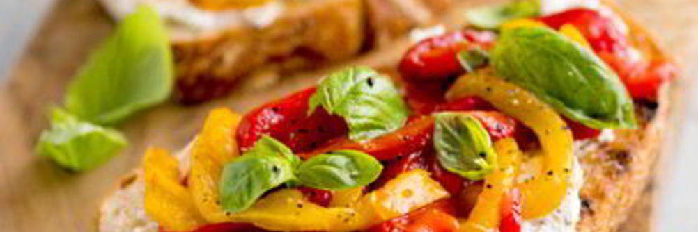 Брускетта с помидорами и сладким перцем