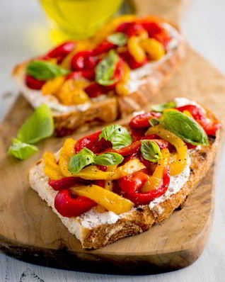 Брускетта с помидорами и сладким перцем