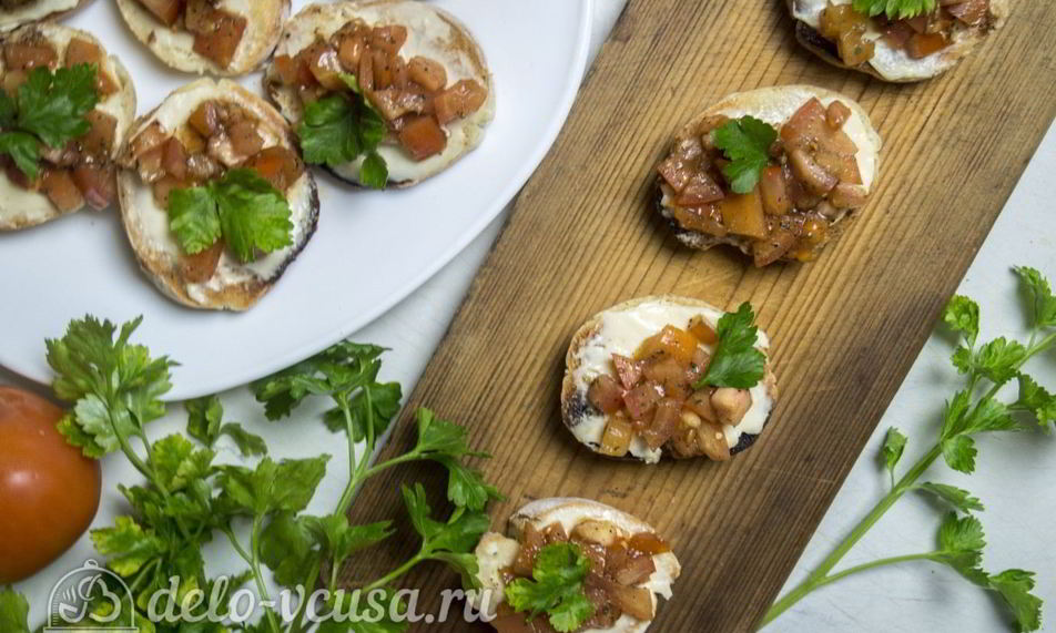 Рецепт брускетты с помидорами и сыром