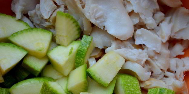 брускетта с рыбой, творогом и кабачком