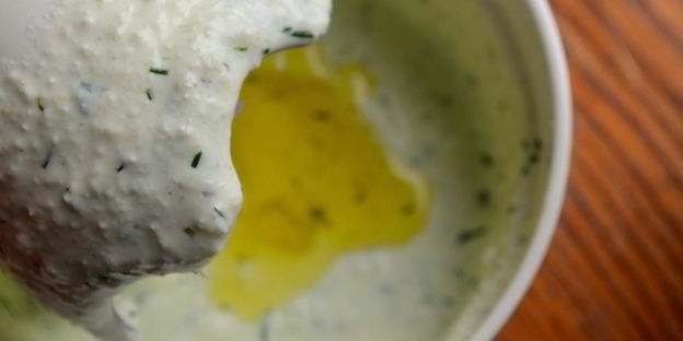 брускетта с сельдереем и томлеными помидорами