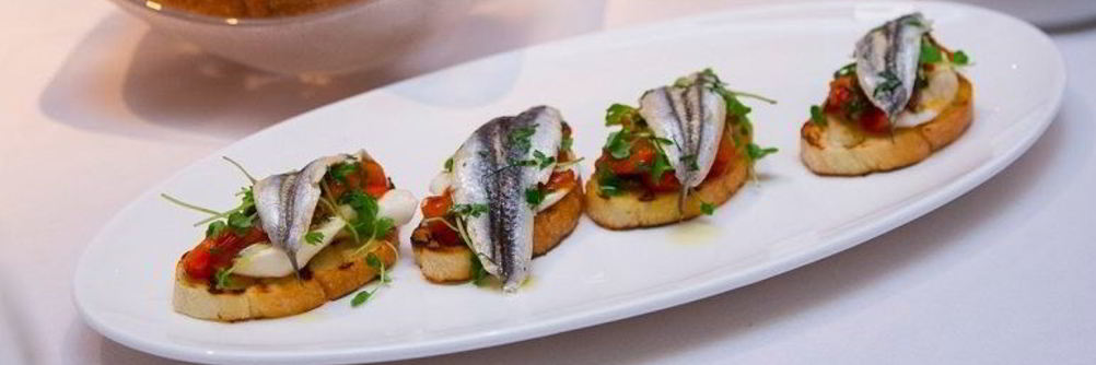 Брускетта с сельдью