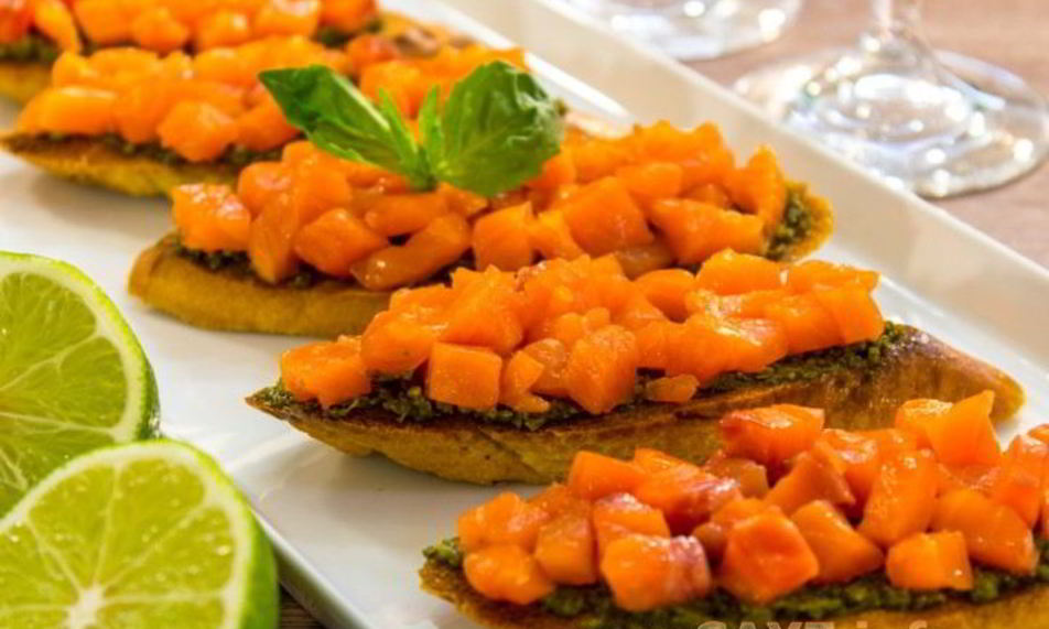 Рецепт брускетты с семгой и песто