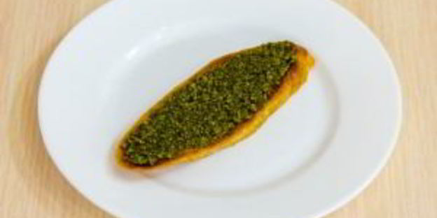 брускетта с семгой и песто