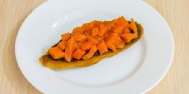 брускетта с семгой и песто