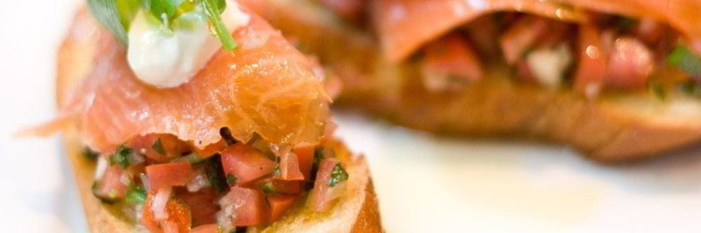 Брускетта с семгой