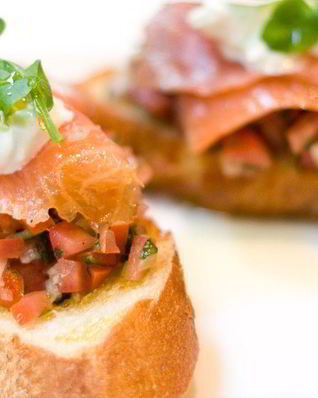 Брускетта с семгой