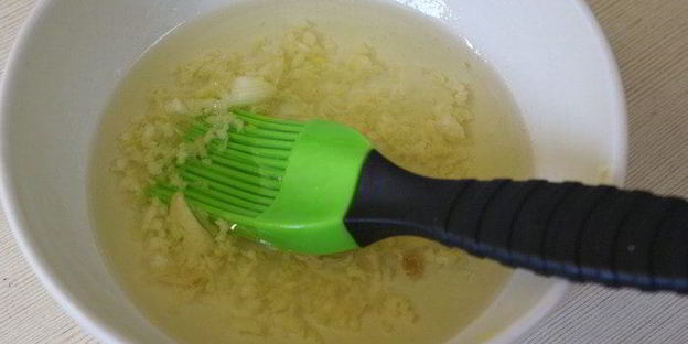 брускетта с томатами и авокадо