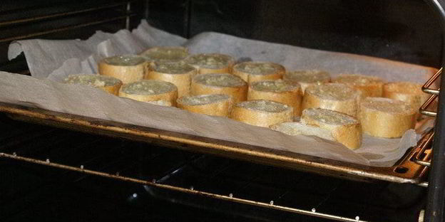 брускетта с томатами и авокадо